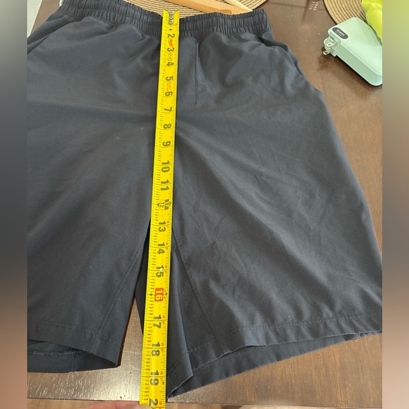 Lululemon Athletica Men's Black Athletic Shorts - Picture 11 of 11